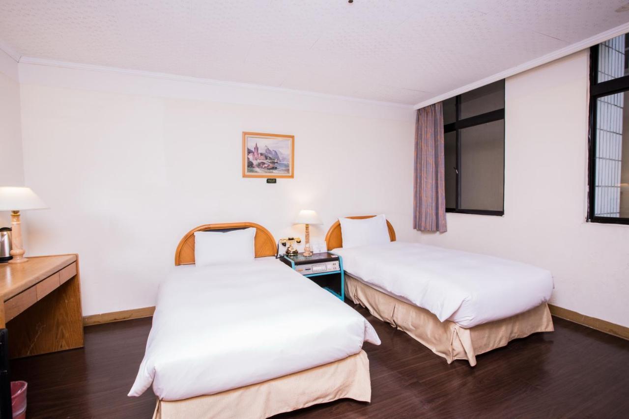 Back Home Hotel Città di Chiayi Esterno foto