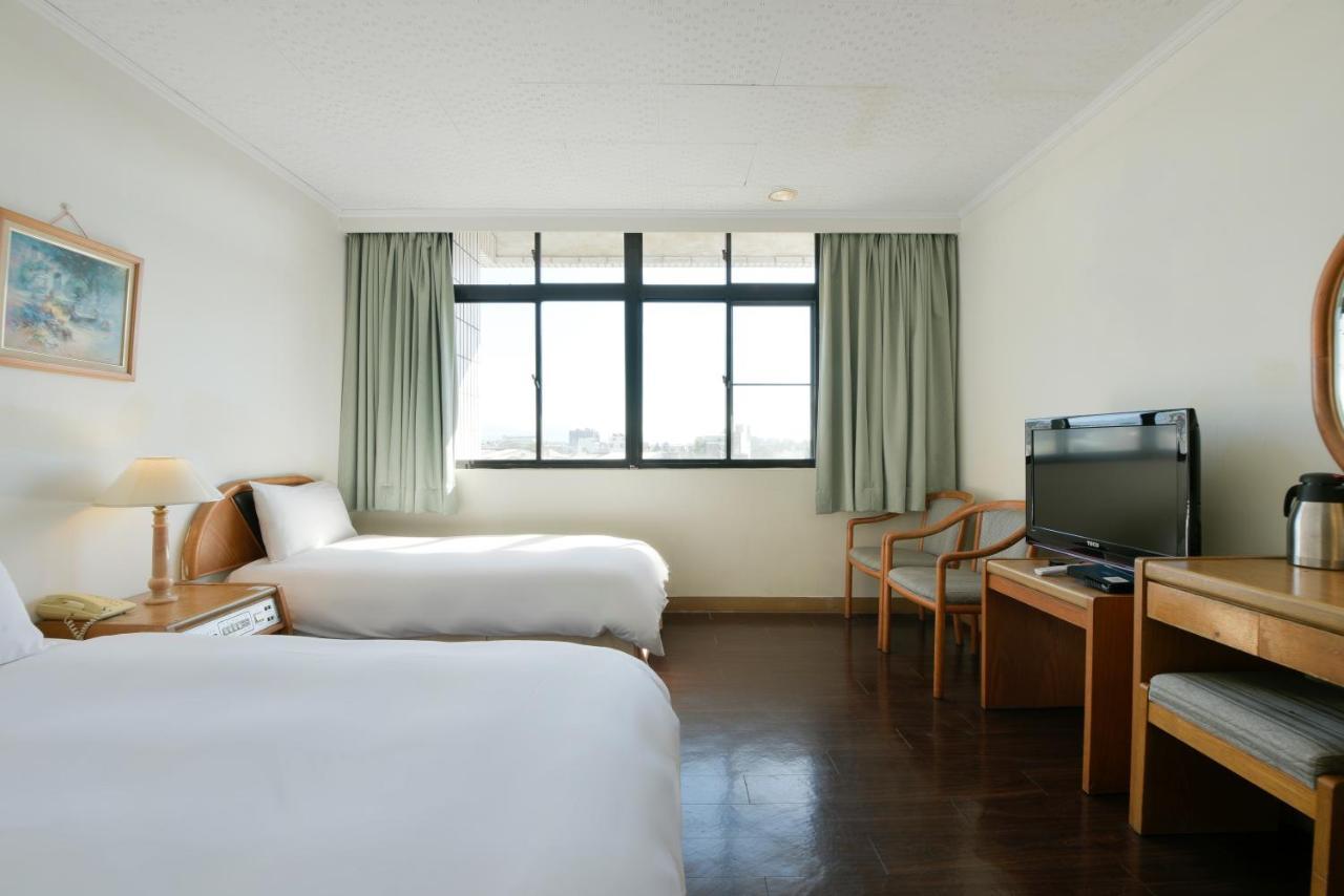 Back Home Hotel Città di Chiayi Esterno foto