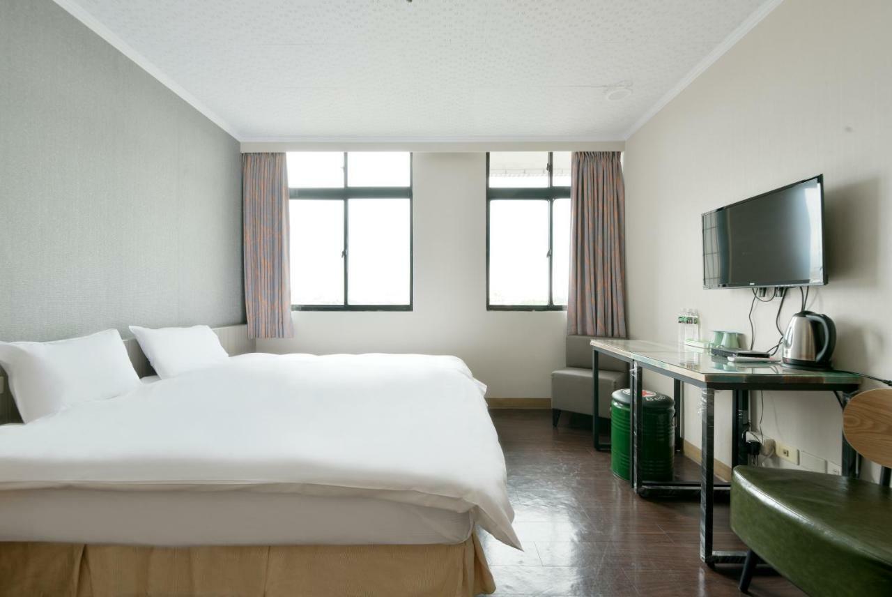 Back Home Hotel Città di Chiayi Esterno foto